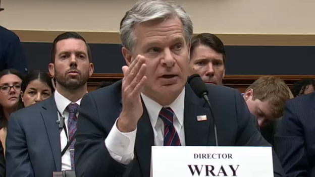 Wray revela más detalles sobre los dispositivos de detonación de Crooks, dice que se recuperó un dron