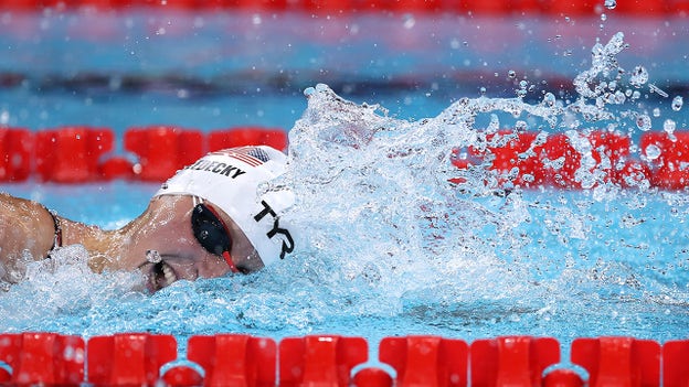 Katie Ledecky envía un mensaje contundente en la preliminar de los 400 metros libres femeninos