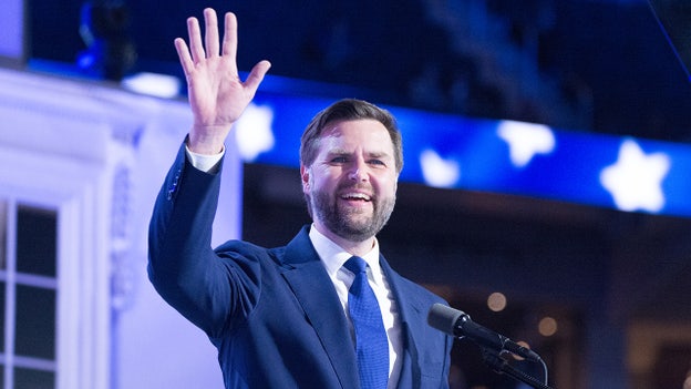 JD Vance reflexiona sobre un "milagro" antes de su discurso en el Congreso Nacional Republicano: "Sentí el toque de Dios".