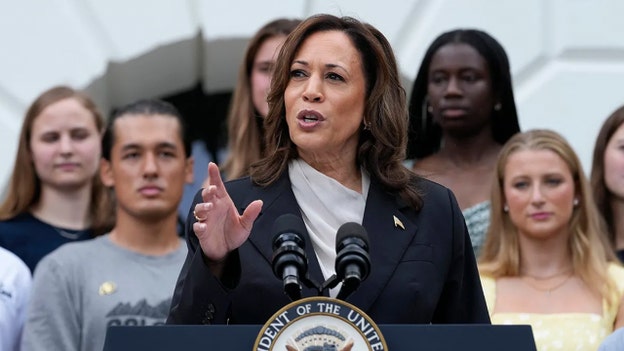 La vicepresidenta Harris visitará la sede de su campaña por primera vez desde que Biden puso fin a su intento de reelección