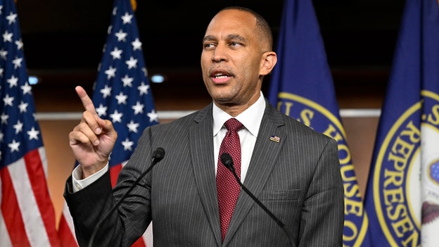 El líder de la minoría en la Cámara de Representantes, Hakeem Jeffries, revela que anoche se reunió en privado con Biden