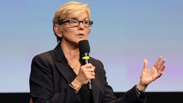 La secretaria de Energía, Jennifer Granholm, respalda a Harris y dice que hay que "mantener el impulso