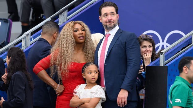 Serena Williams' husband plays it cool after being identified as an 'umbrella holder'