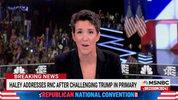 Rachel Maddow, de MSNBC, y otros de los principales presentadores utilizan una pantalla LED para aparentar que están in situ en el RNC