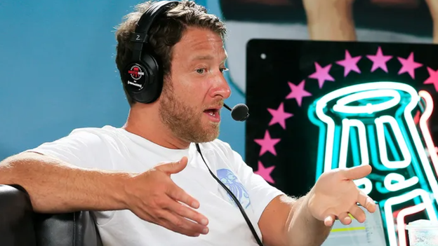 Portnoy, de Barstool, critica a los demócratas por decir que Harris salvó la "democracia", cuando la élite la "eligió a dedo".