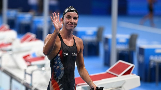 Regan Smith, Katharine Berkoff win silver and bronze in women’s 100-meter backstroke