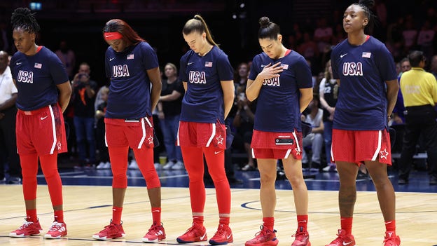 El equipo femenino de baloncesto de EE.UU. comienza su búsqueda del oro