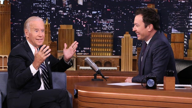 Jimmy Fallon bromea con que Biden "volverá al 60% en poco tiempo" tras el COVID-19