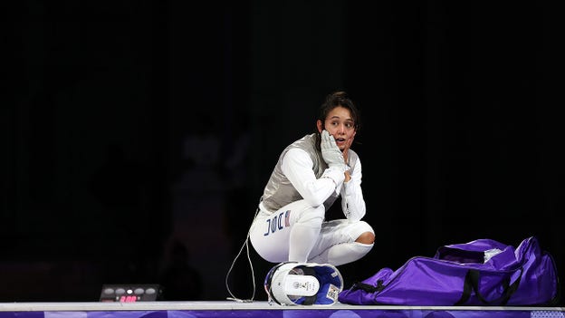 Team USA's Lee Kiefer takes home gold in women's individual foil