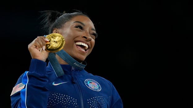 Simone Biles busca más oro con 2 finales por aparatos en juego