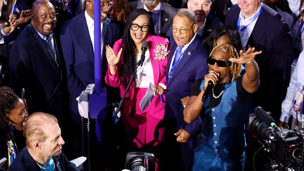 El rapero Lil Jon interpreta un éxito en el DNC mientras los delegados votan a Harris