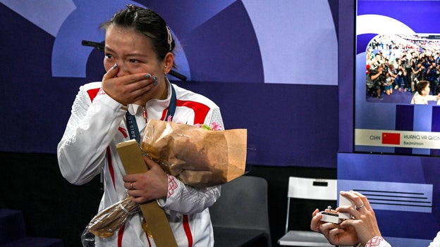 Una jugadora de bádminton china se compromete tras ganar el oro en dobles mixtos