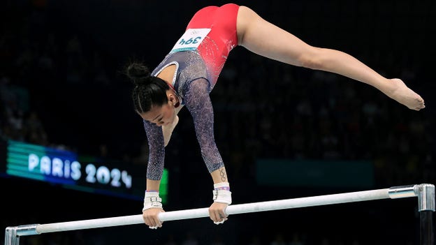 Suni Lee goes for gold on uneven bars
