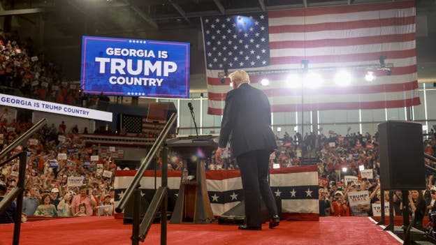 Trump dice a la multitud: "Si perdemos Georgia, nuestro país se irá al infierno", durante un discurso