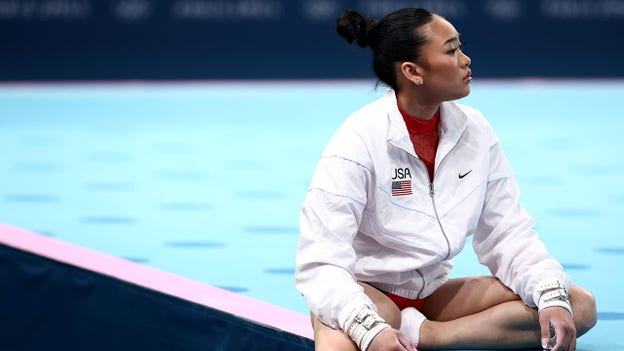 Suni Lee gets bronze medal on uneven bars