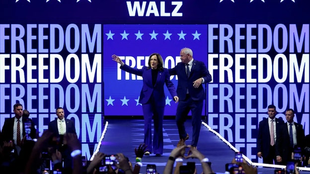 Which lawmakers have thrown their support behind Kamala Harris?