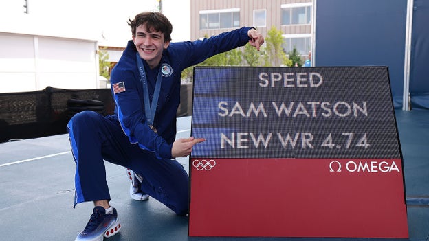 El estadounidense Sam Watson bate el récord mundial de escalada de velocidad masculina y gana la medalla de bronce