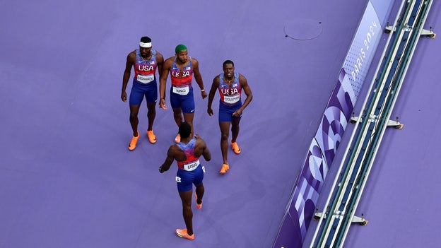 US disqualified from 4x100 relay after botched handoff