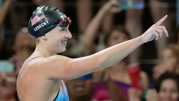 Katie Ledecky, Nick Mead to carry American flag during closing ceremony