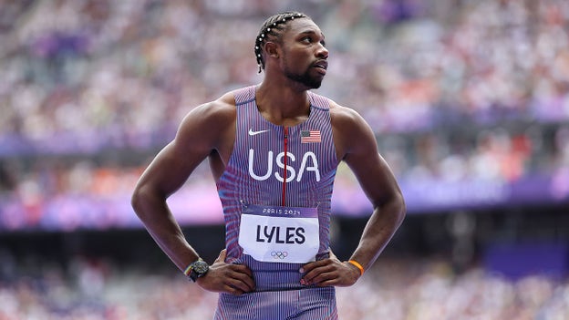 Noah Lyles advances to semifinal after finishing second in opening heat of men's 100m sprint