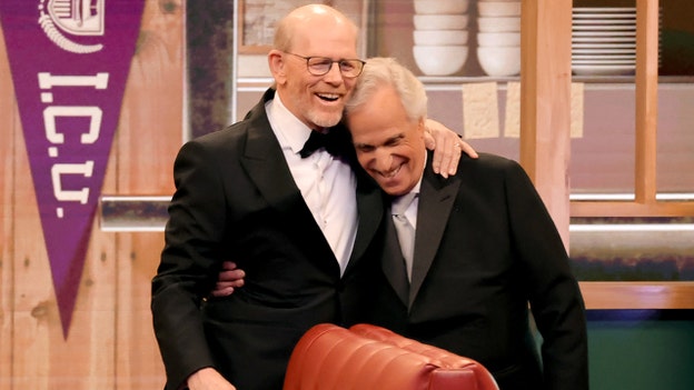 'Happy Days' stars Ron Howard, Henry Winkler reunite at Emmy Awards