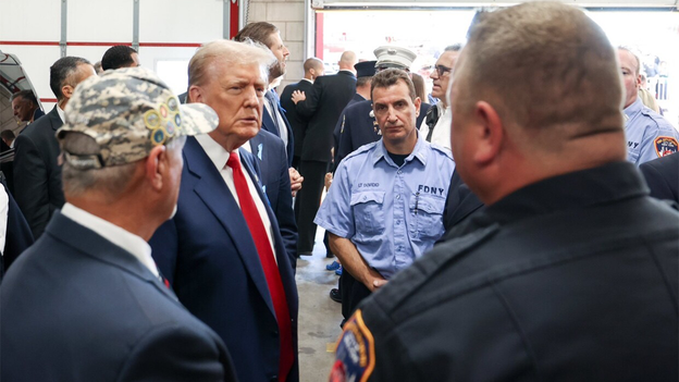 Trump rinde homenaje a los primeros intervinientes en el aniversario del 11-S: '¡Nunca olvidaremos!