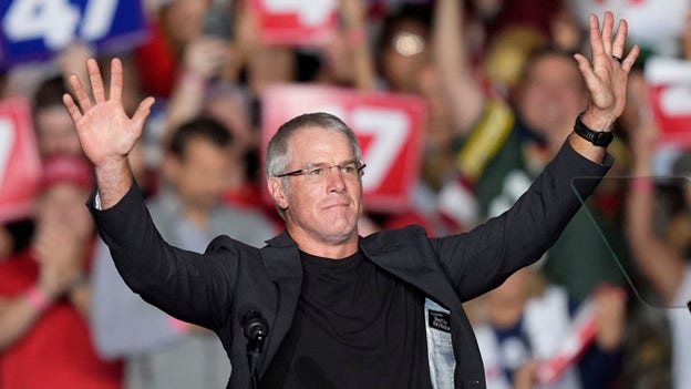 Brett Favre rips Joe Biden for 'garbage' comments, says 'it would be insane' to vote Kamala Harris