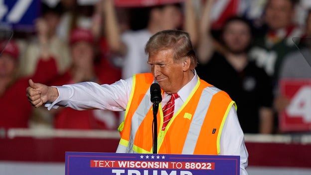 Trump defends supporters at Wisconsin rally; his supporters 'are not garbage'