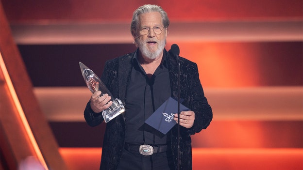 CMA viewers ‘love’ Jeff Bridges after he seemingly ‘mispronounced’ Morgan Wallen as 'Waylon'