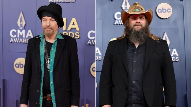 Billy Bob Thornton presents single of the year to Chris Stapleton