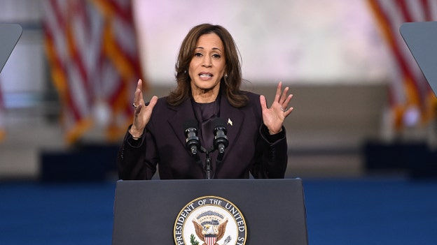 El vicepresidente Kamala Harris  se dirige a la nación en un discurso de concesión