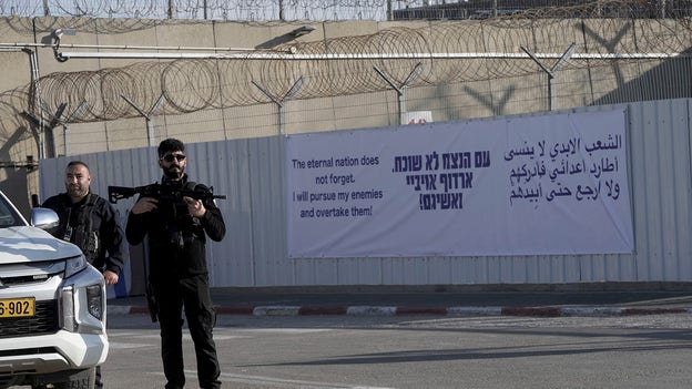 Delay in release of Palestinian prisoners stems from conflict over list of names: Hamas