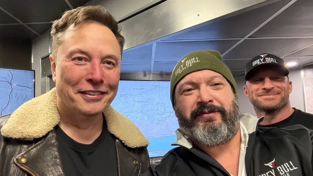 Elon Musk personally delivers Starlinks to California first responders