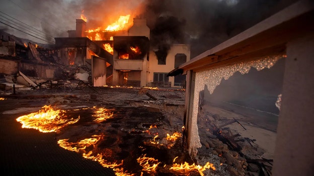 Firefighters beginning to contain Palisades Fire after two days of raging flames