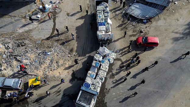 More than 630 trucks filled with humanitarian aid enter Gaza on first day of cease-fire, UN says