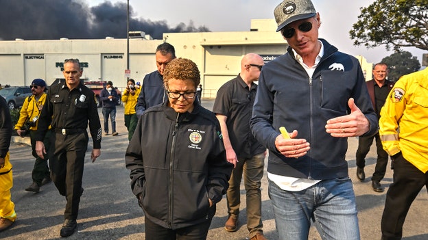 LA Mayor Karen Bass argues with reporter over her wildfire response