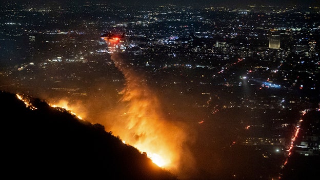 Fire breaks out in Hollywood Hills, mile from Hollywood Walk of Fame