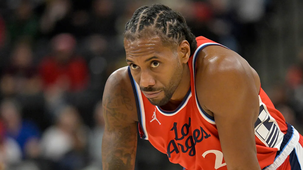 Clippers' Kawhi Leonard leaves team to help family deal with raging wildfires: report