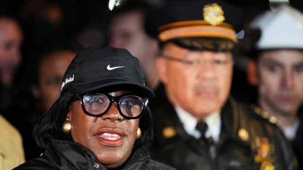 Philadelphia's 'praying mayor' names 'most powerful thing you can do' to help after plane crash