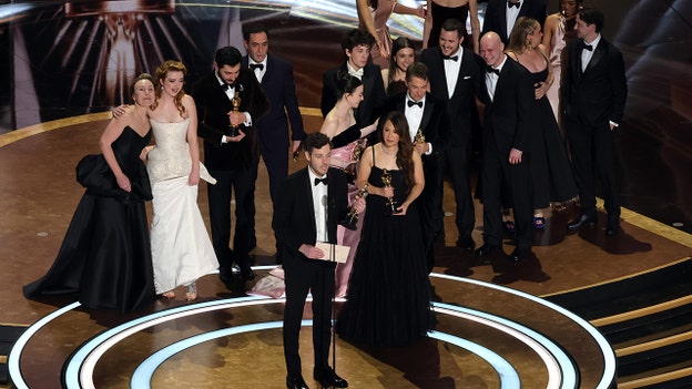 'When Harry Met Sally' stars Meg Ryan, Billy Crystal reunite to present best picture to 'Anora'
