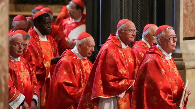 What does the conclave eat during breaks from voting?