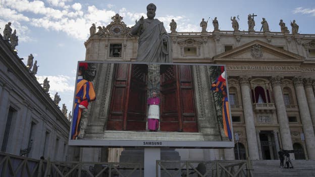 'Extra omnes' order given, officially beginning papal conclave
