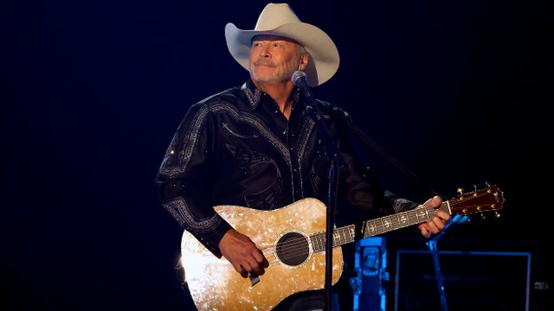 Alan Jackson gives emotional performance, honors his wife at ACM Awards