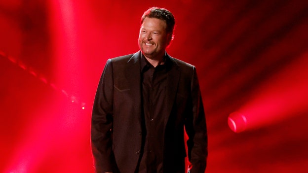 Blake Shelton performs 'Texas' at ACM Awards