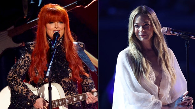 Wynonna Judd, LeAnn Rimes open 2025 ACM Awards with medley of hits