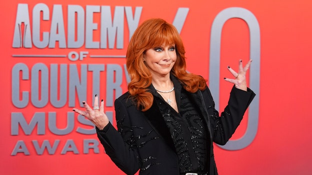 Who is hosting the 2025 ACM Awards?