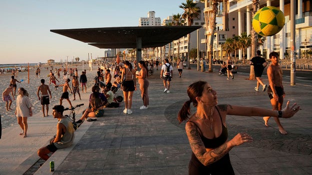 Israel compiles list of 22,000 tourists seeking to board flights out of country