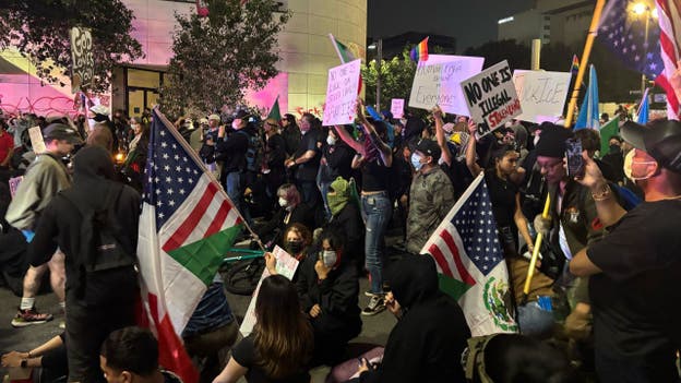 Overnight anti-ICE protests block Los Angeles intersection as masked vandals spread graffiti
