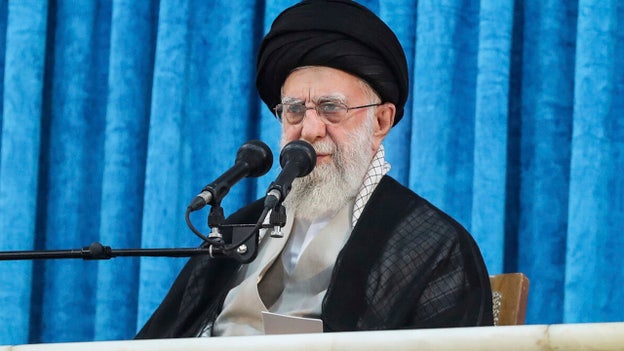 ترامپ میگوید آمریکا از محل اختفای رهبر معظم ایران آگاه است، اما 'فعلاً' او را نخواهد کشت