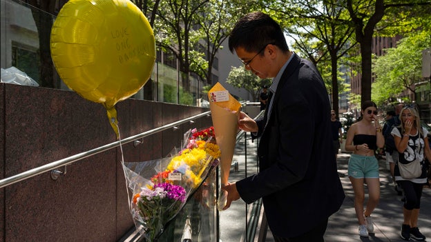 Makeshift memorial appears at NYC building where shooting unfolded